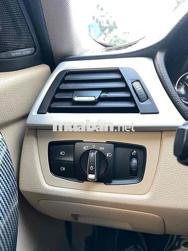 BMW 320i đời 2012 series 3 màu đen nội thất kem