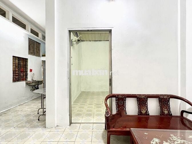 Nhà nguyên căn 2 mặt tiền 128m2, 3 phòng ngủ Quận 10