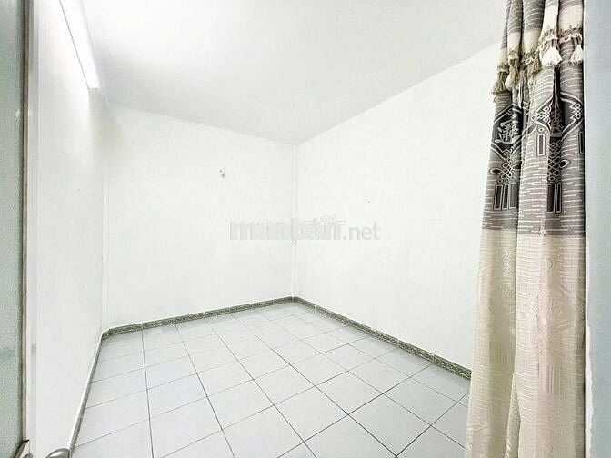 Nhà nguyên căn 2 mặt tiền 128m2, 3 phòng ngủ Quận 10