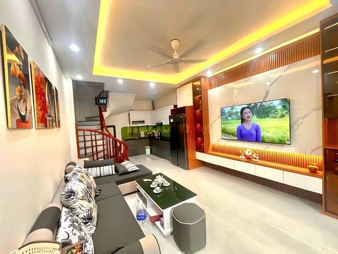 BÁN NHÀ NGÕ 98 ĐÀM QUANG TRUNG, FULL NỘI THẤT (35m2 – GIÁ 7 TỶ 9)