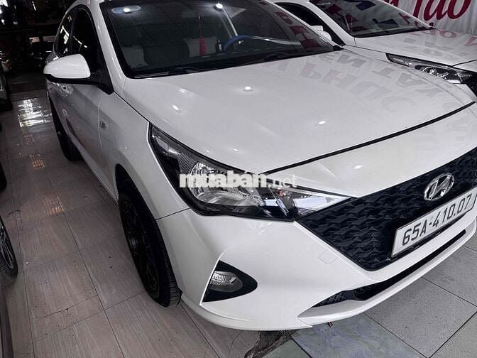 Hyundai Accent màu Trắng