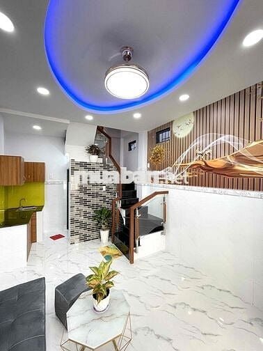 Chính chủ bán Nhà Lạc Long Quân mới đẹp, 3 tầng, 2 phòng ngủ, 3 toilet