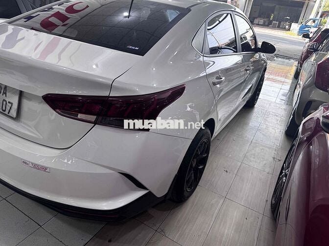 Hyundai Accent màu Trắng