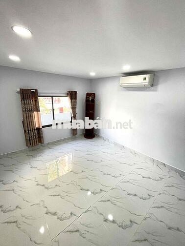 Chính chủ bán Nhà Lạc Long Quân mới đẹp, 3 tầng, 2 phòng ngủ, 3 toilet