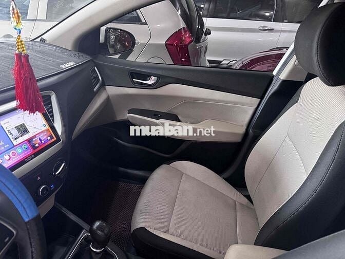 Hyundai Accent màu Trắng