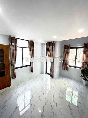 Chính chủ bán Nhà Lạc Long Quân mới đẹp, 3 tầng, 2 phòng ngủ, 3 toilet