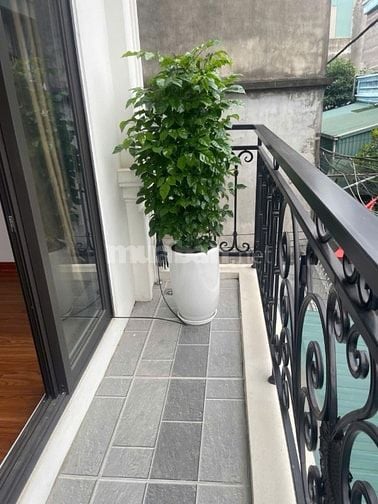 BÁN NHÀ NGÕ 98 ĐÀM QUANG TRUNG, FULL NỘI THẤT (35m2 – GIÁ 7 TỶ 9)