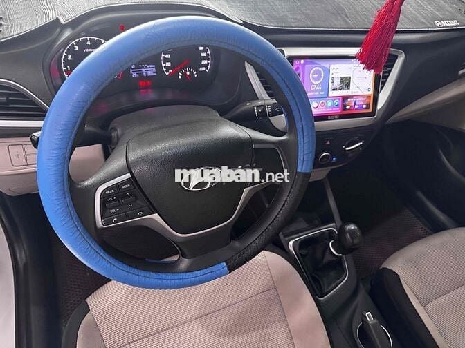 Hyundai Accent màu Trắng