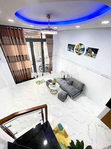 Chính chủ bán Nhà Lạc Long Quân mới đẹp, 3 tầng, 2 phòng ngủ, 3 toilet