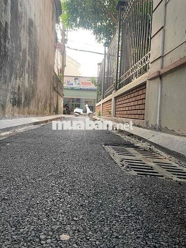 Bán mảnh đất gần chợ Mai Hiên, mặt tiền 4,8m, ngõ thông. Hơn 4 tỉ