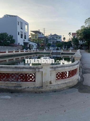 Bán mảnh đất gần chợ Mai Hiên, mặt tiền 4,8m, ngõ thông. Hơn 4 tỉ