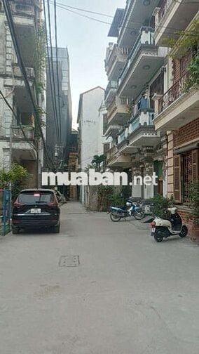 NHÀ ĐẸP VÕ CHÍ CÔNG - HOÀNG QUỐC VIỆT Ô TÔ ĐỖ CỬA 5 TẦNG GIÁ HƠN 7 TỶ.