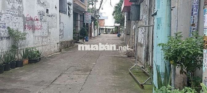 Gấp Bán nhà 3 tầng Dĩ An, giảm còn 3 tỷ 2,nhà 3 phòng ngủ có 6 ở Trọ