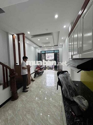 BÁN NHÀ ĐỊNH CÔNG. DIỆN TÍCH . 79.M2 . GIÁ 14.7.TỶ