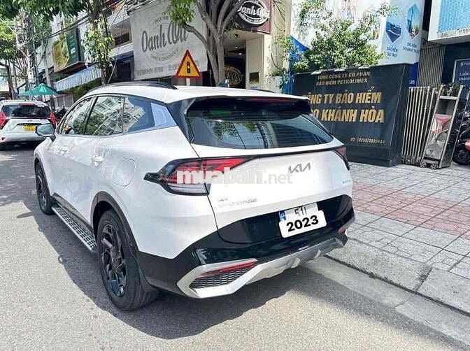 Kia Sportage 2023 Signature 1.6T AWD - 20000 km