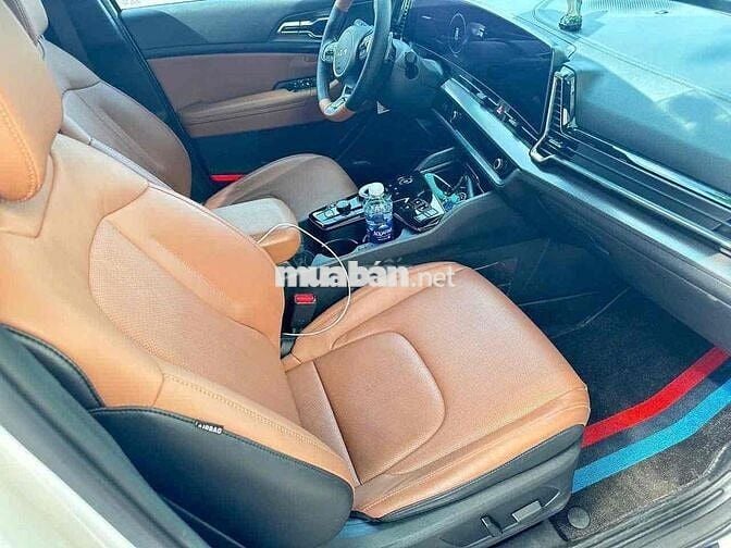 Kia Sportage 2023 Signature 1.6T AWD - 20000 km