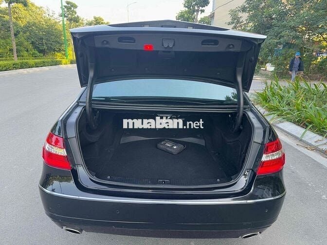 Mercedes Benz E Class 2011 E300 - 130000 km