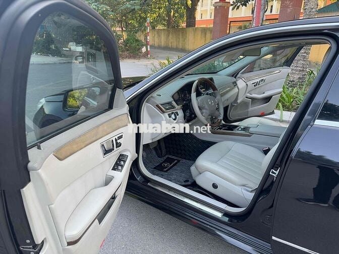 Mercedes Benz E Class 2011 E300 - 130000 km