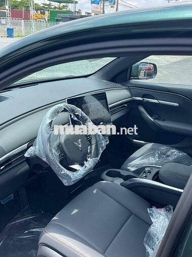 VinFast VF6 Eco - Hổ trợ vay 90% 82 triệu nhận xe