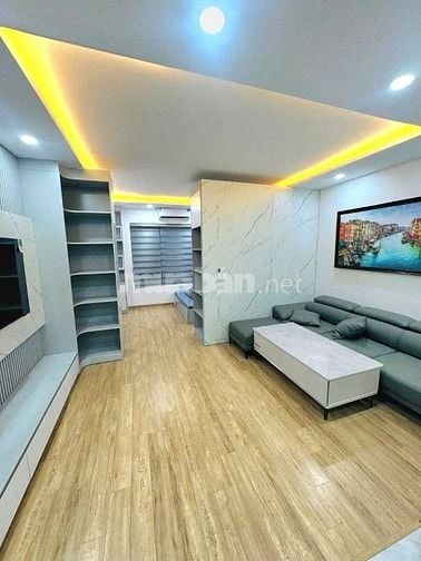 GẤP - Ba Đình - 50M - 7 Tầng - Mt 4,5M - đường hè 10M - Kd đỉnh