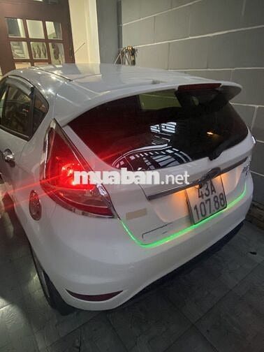 Ford Fiesta 1.6 Hatchback Trắng