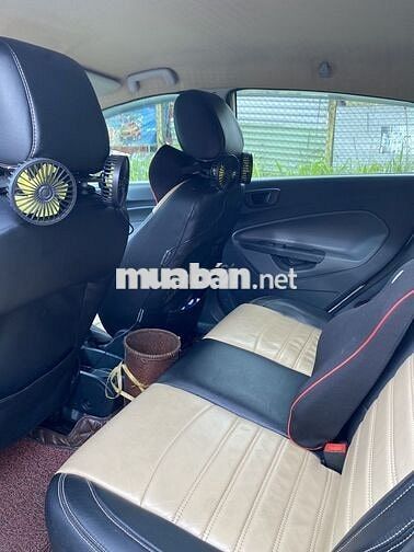 Ford Fiesta 1.6 Hatchback Trắng