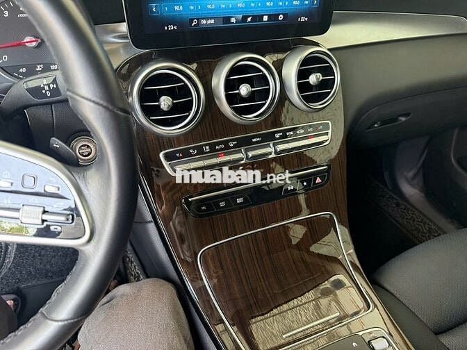Cần bán Mercedes-Benz GLC 200 2022 Đen,odo 2vạn km