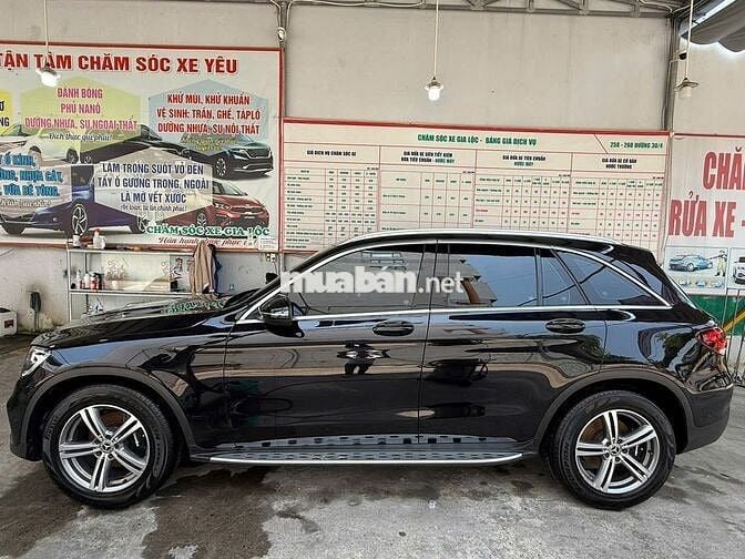 Cần bán Mercedes-Benz GLC 200 2022 Đen,odo 2vạn km