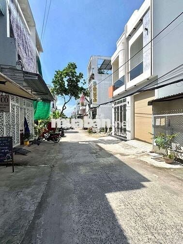 NHÀ 4 PHÒNG NGỦ + SÂN ĐẬU Ô TÔ - XÉO ĐA KHOA TRUNG ƯƠNG