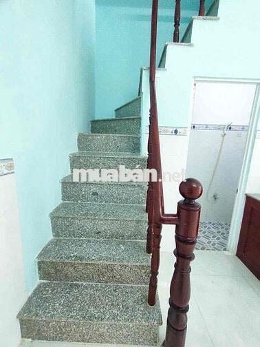 bán gấp nhà giá rẻ ngay ngã 4 gia bảo