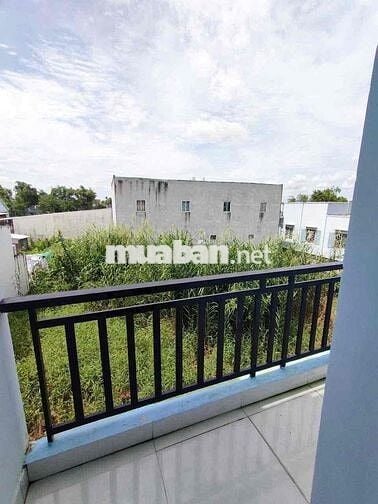 bán gấp nhà giá rẻ ngay ngã 4 gia bảo