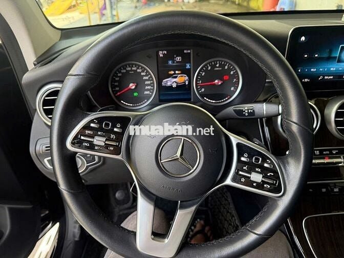 Cần bán Mercedes-Benz GLC 200 2022 Đen,odo 2vạn km