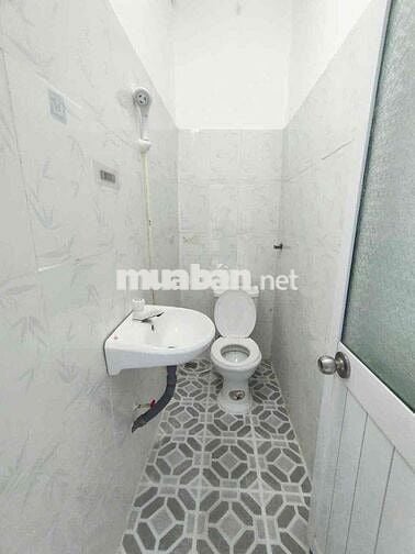 bán gấp nhà giá rẻ ngay ngã 4 gia bảo