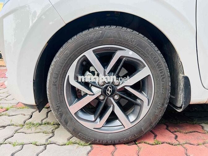 Ra Đi Hyundai Grand i10 2023 1.2 AT - 15000 km