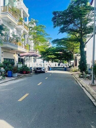 NHÀ 3 TẦNG TRỤC CHÍNH KDC PHÚ HỒNG ĐẠT, THUẬN AN – DIỆN TÍCH 60M² –