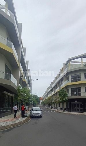 BCONS UNI VALLEY - NHÀ PHỐ 4 TẦNG NGAY QL1K