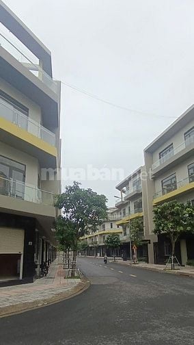 BCONS UNI VALLEY - NHÀ PHỐ 4 TẦNG NGAY QL1K