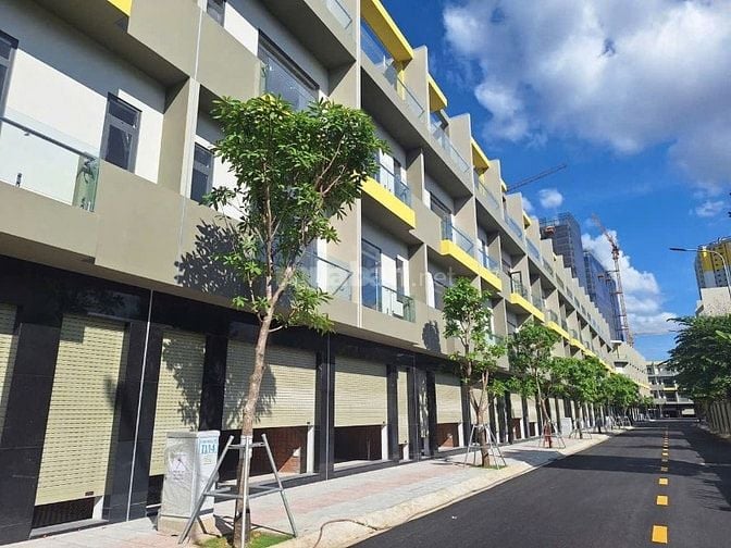 BCONS UNI VALLEY - NHÀ PHỐ 4 TẦNG NGAY QL1K