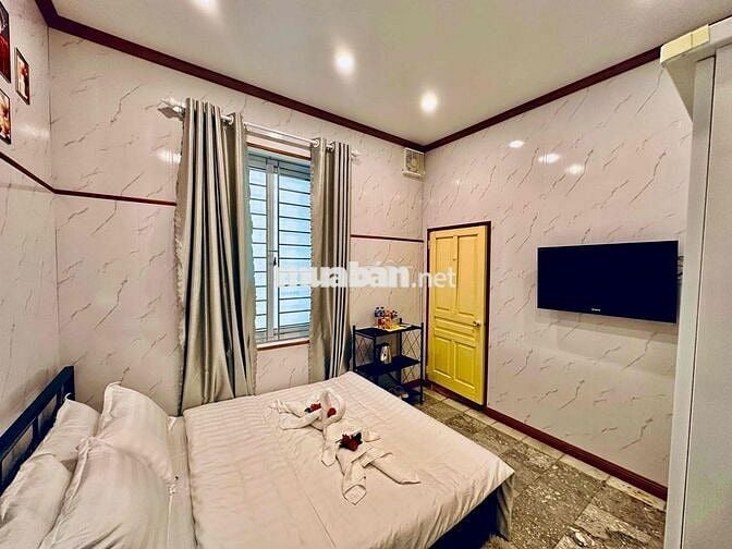 Phòng 25m2, mới, đẹp, siêu rẻ, trung tâm phố Nguyễn Trường Tộ, Ba Đình