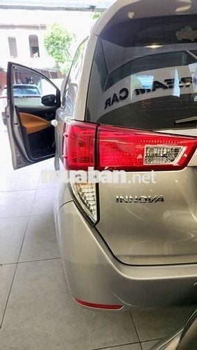 Toyota Innova 2017 2.0V 50000 km Bạc