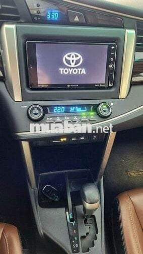 Toyota Innova 2017 2.0V 50000 km Bạc