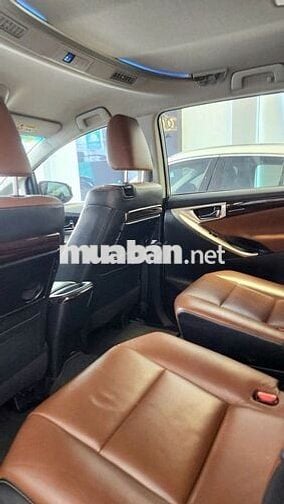 Toyota Innova 2017 2.0V 50000 km Bạc