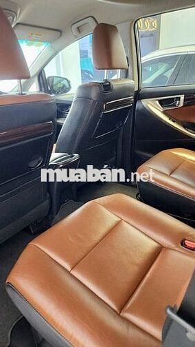 Toyota Innova 2017 2.0V 50000 km Bạc