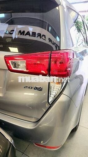 Toyota Innova 2017 2.0V 50000 km Bạc