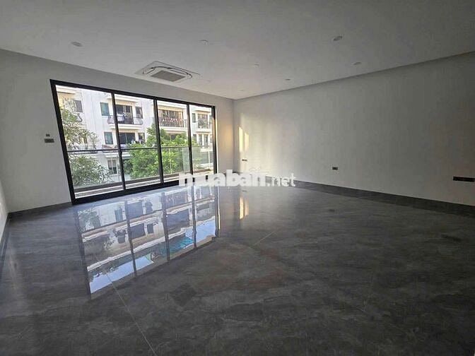 Cho Thuê Tầng 1+2+3  phố Lâm Hạ Long Biên Thang Máy Giá 32 Triệu