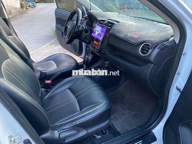 Mitsubishi Attrage Trắng 5 chỗ