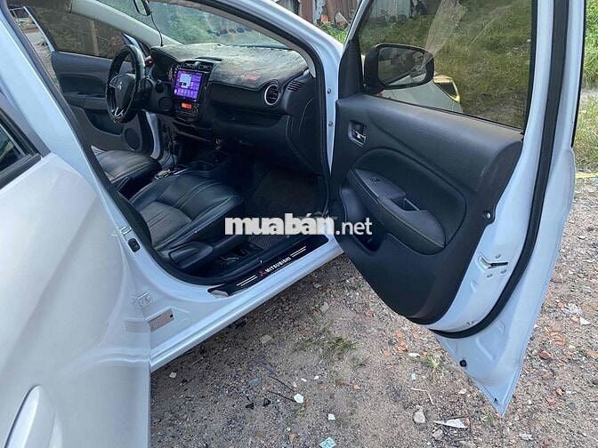 Mitsubishi Attrage Trắng 5 chỗ