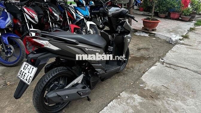 Vario 150 vàng cát 2018 ( hỗ trợ góp )