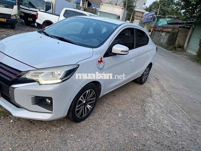 Mitsubishi Attrage Trắng 5 chỗ