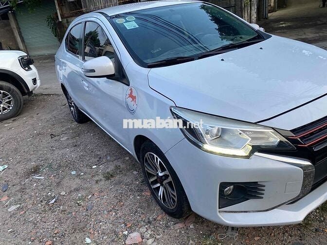 Mitsubishi Attrage Trắng 5 chỗ